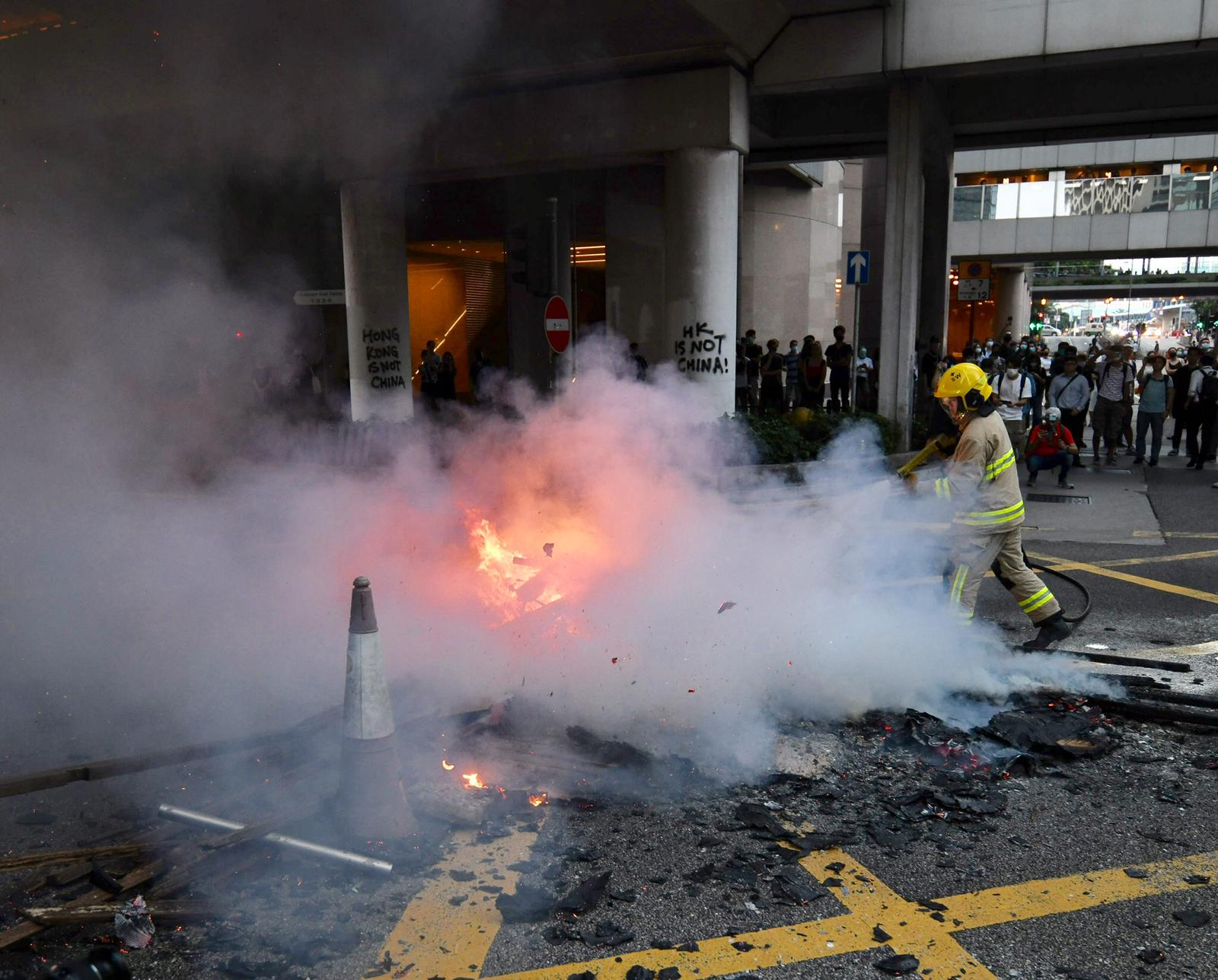 【修例风波】香港站市区预办登机服务暂停 港铁提醒或突然关闭车站