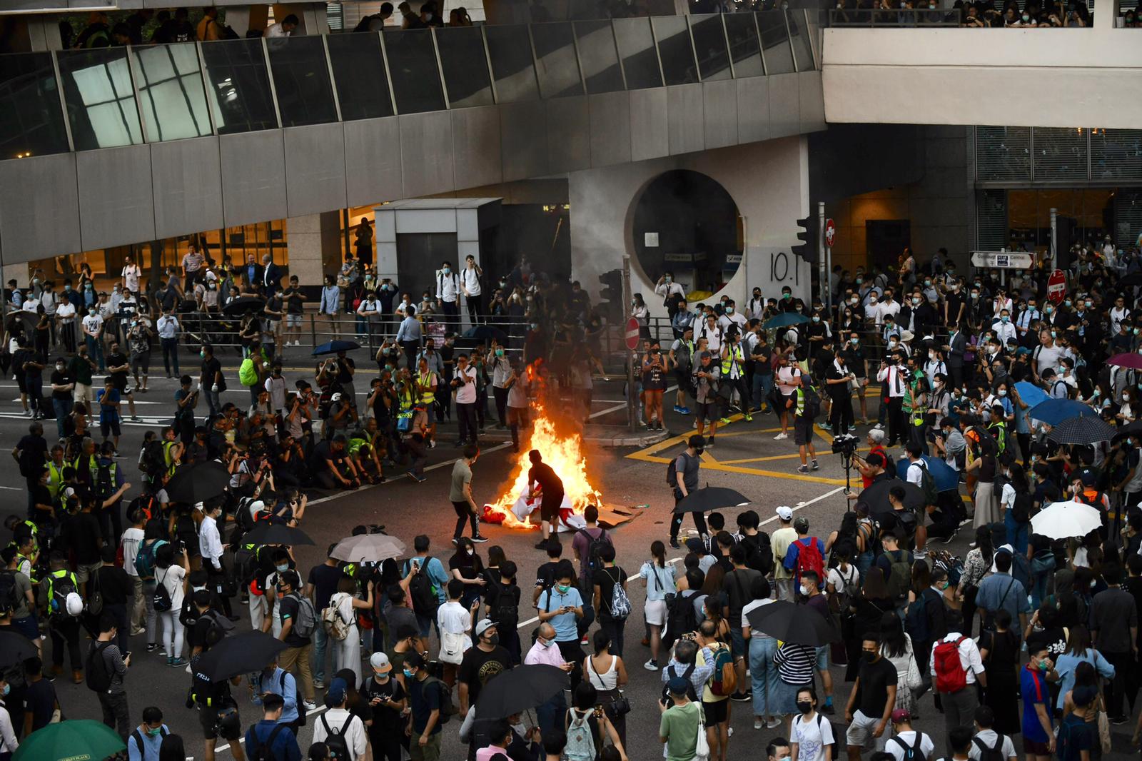 【修例风波】多区爆示威 政府诊所及设施提早关闭