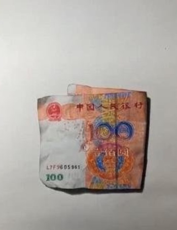 美术生终于对人民币“下手”了，成品出来后！老师：叫你家长过来