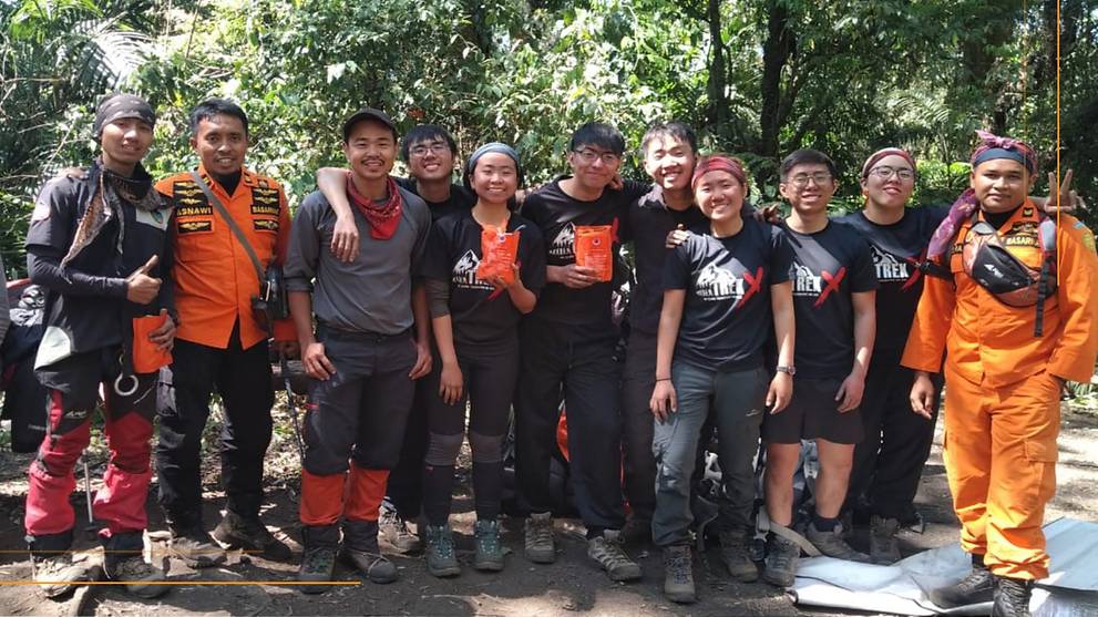 7 Singaporean hikers rescued from Indonesia’s Mount Raung after forest fires