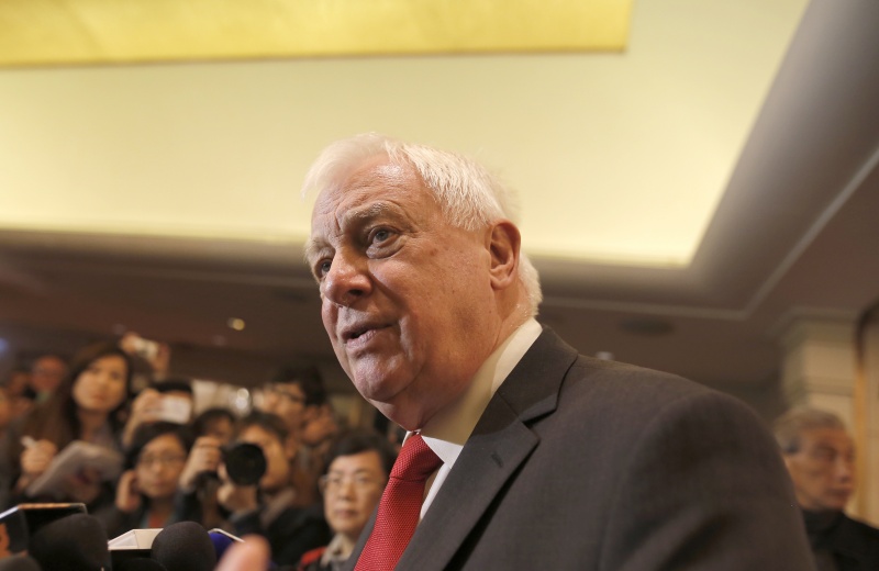 【修例风波】《新华社》指英国早有禁蒙面法 批彭定康玩弄双重标准