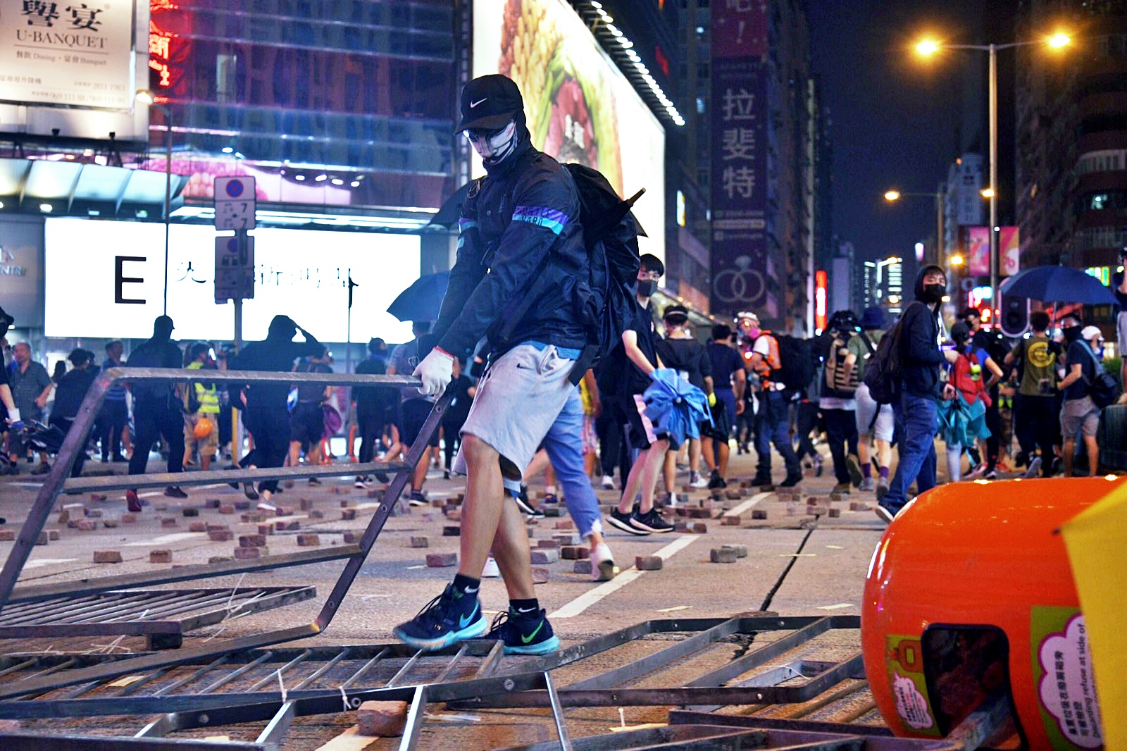 【修例风波】警：蒙面暴徒破坏多区公众秩序 吁市民盡快前往安全地方
