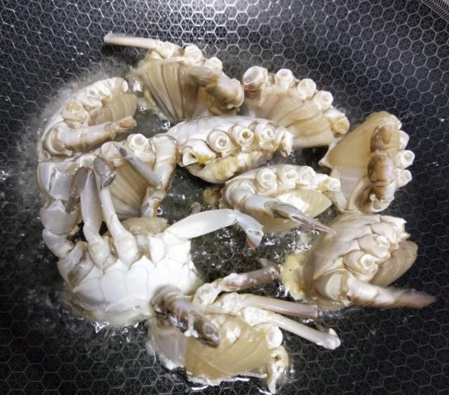 年糕这么炒，既营养又美味，孩子三天两头闹着吃，一下能吃一大碗
