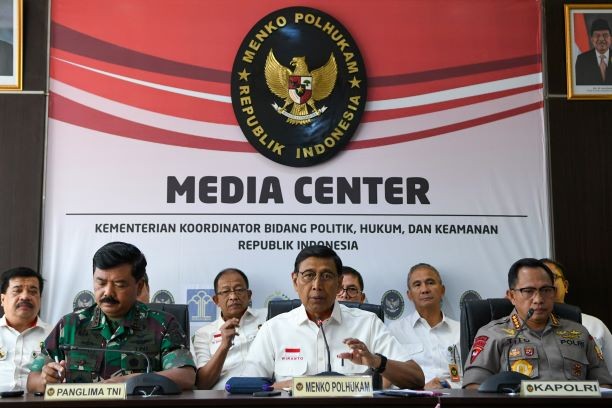 Police foil bomb attack plan linked to 212 Islamist rally