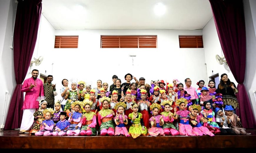 Teaching traditional dance to children