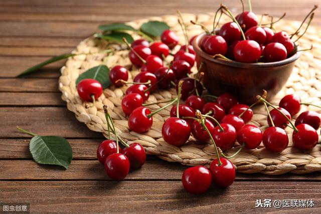 女人坐月子时，吃这5样水果对产后恢复好，不要错过