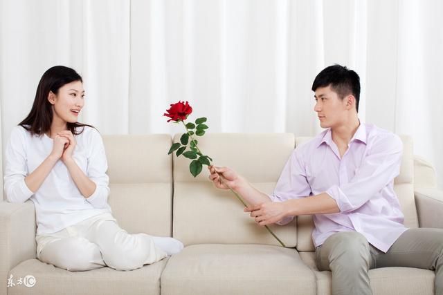 60年忘不了她，爷爷抱20万现金娶「老妇」！