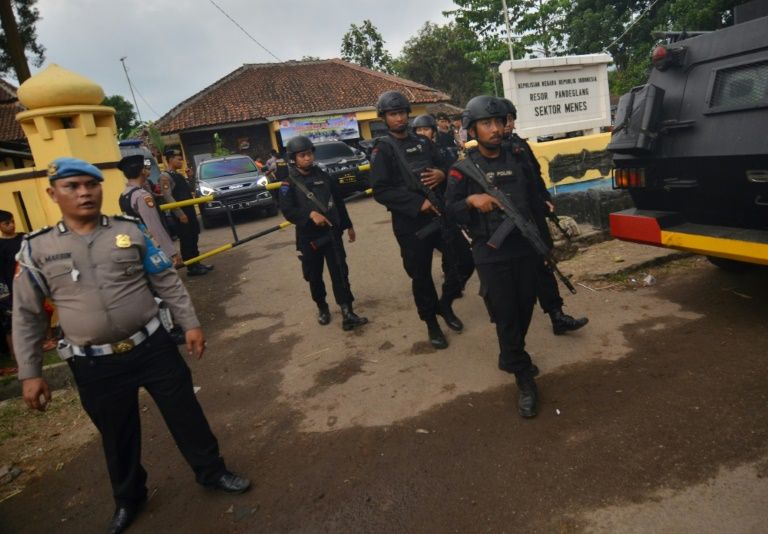 Indonesian police ramp up suspect search after is-linked attack