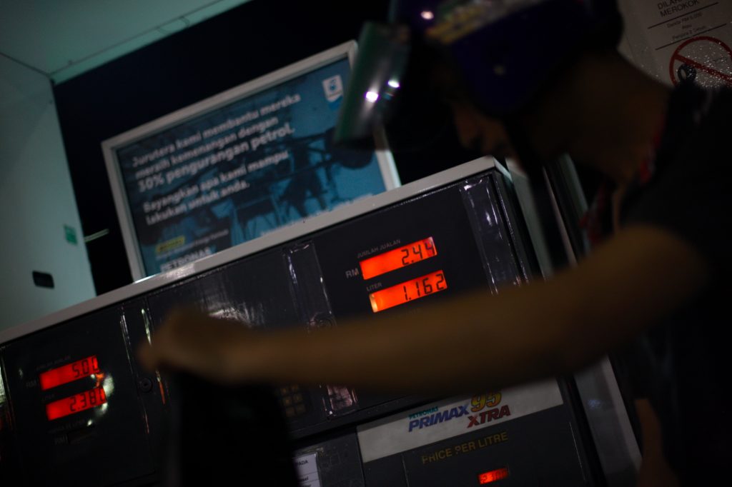 Price cap on RON95 to be removed, says minister
