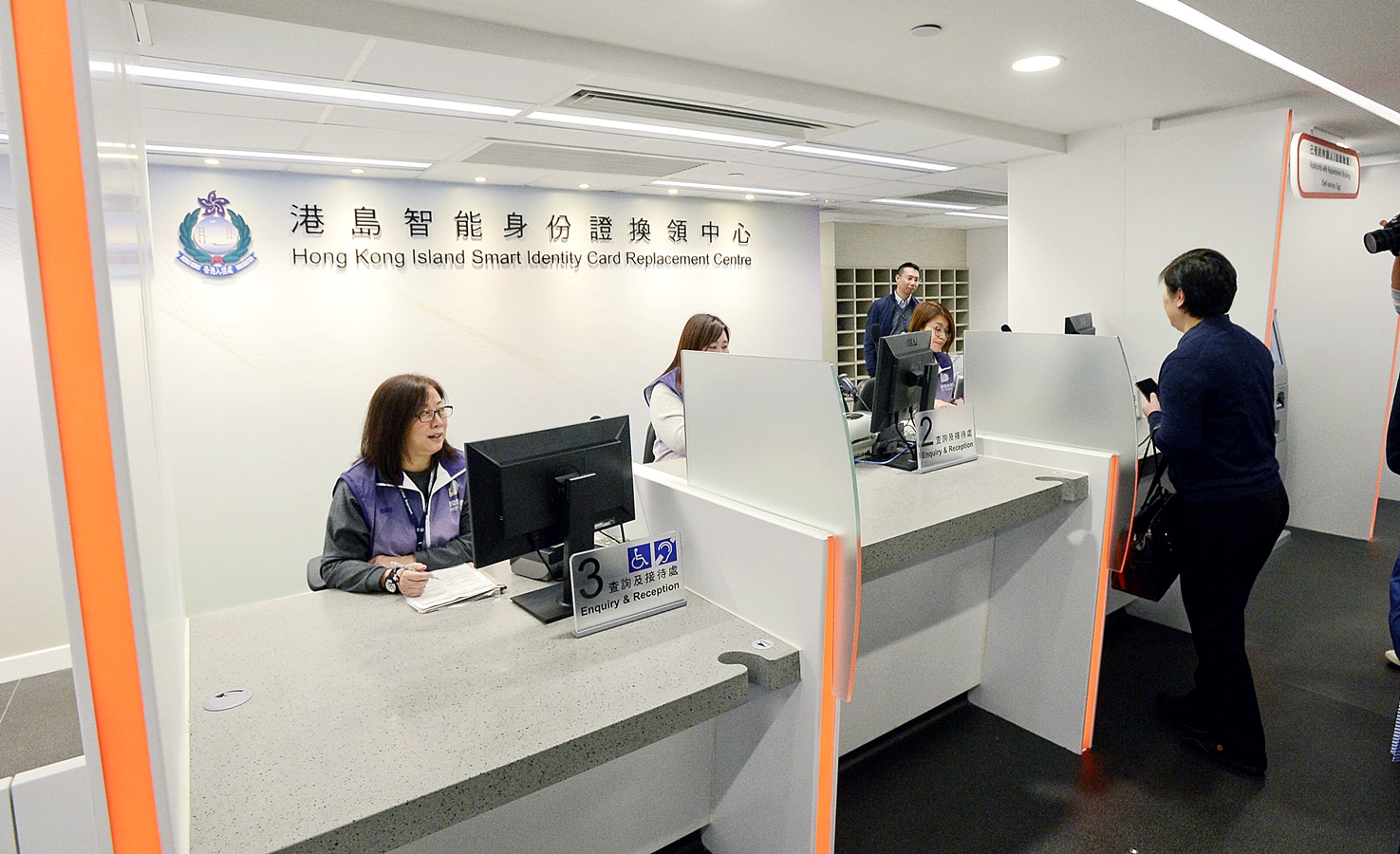 【修例风波】智能身份证换领中心晚上9时暂停服务