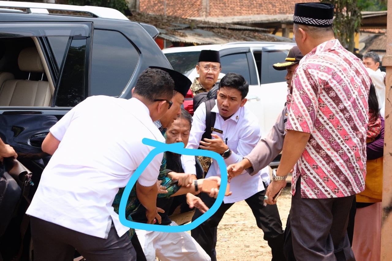Jokowi orders crackdown on ‘terror network’ behind Wiranto attack