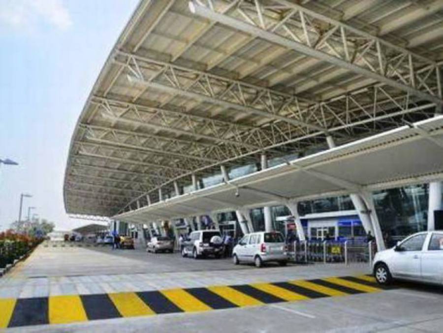 Indian authorities foil attempt to smuggle exotic snakes, lizards from Malaysia