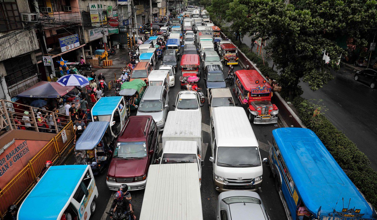 Duterte’s spokesman takes three-hour commute to work after accepting public transport dare