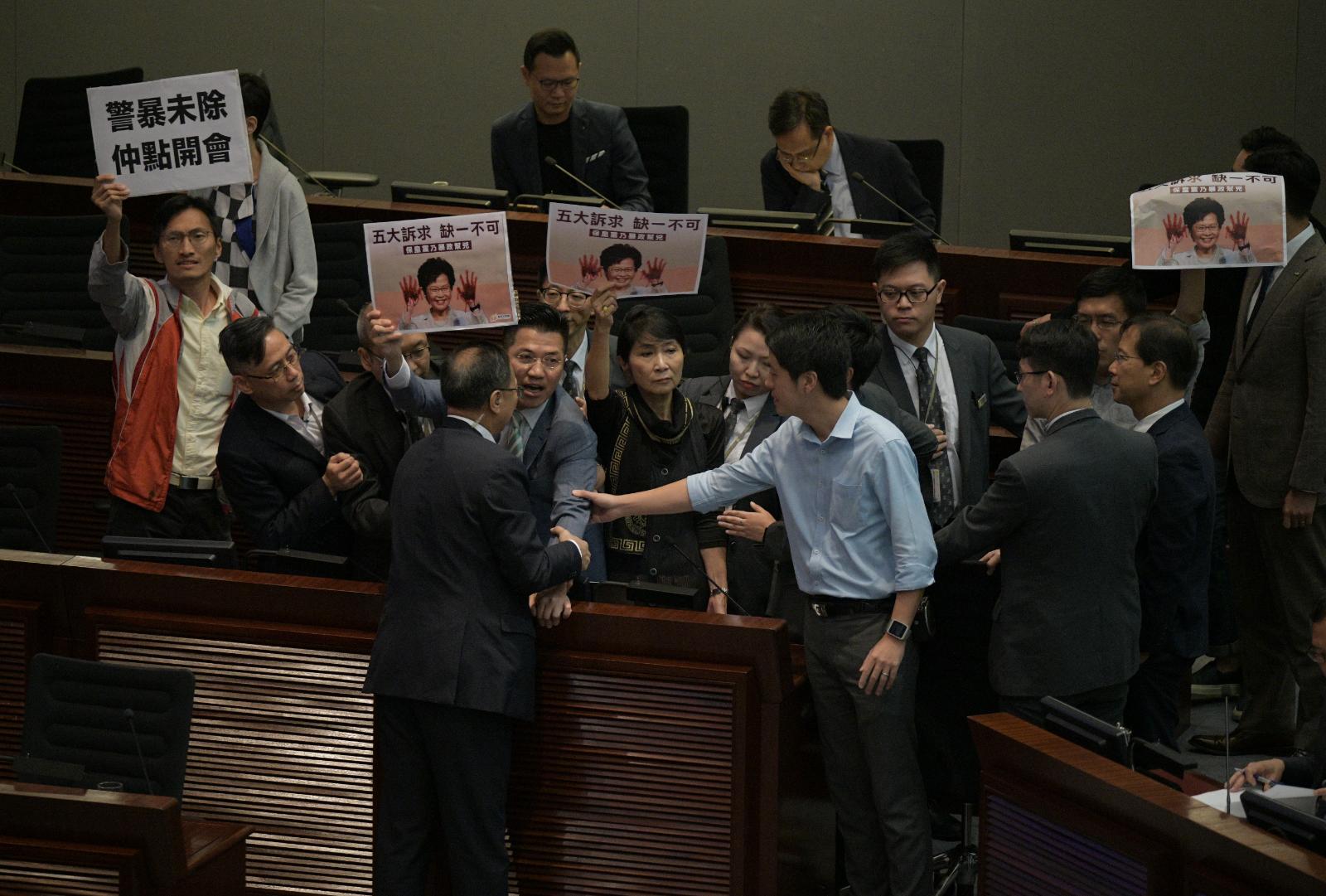 【修例风波】陈健波当选立会财委会主席 冀立法会能有规矩做事令香港重回正轨