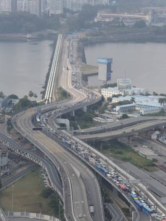 （新山讯）10月16日起 厂巴和校车 不能使用 EDL 进 CIQ
