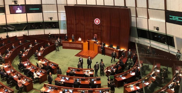 泛民示威立会休会 林郑改播预录片读报告