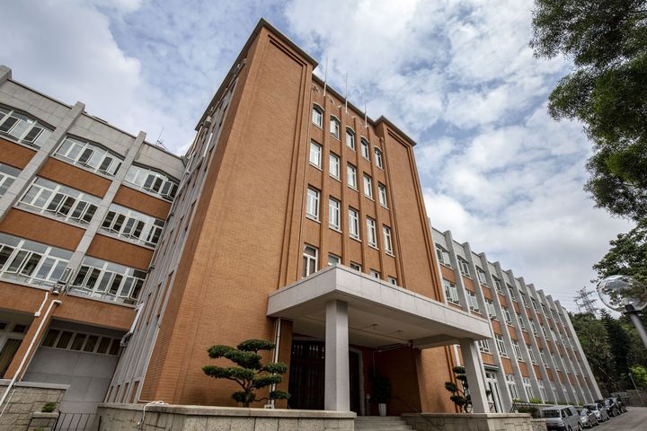 德望学校中一现正招生 英普面试考逻辑思维
