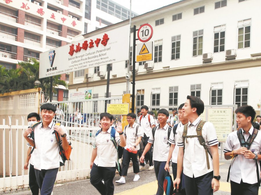 雪隆8独中爆满　3千学生挤不进