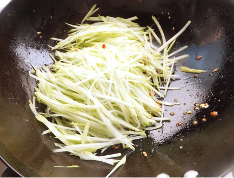 天冷了，这菜再贵也要给孩子吃，钙是冬瓜的2倍，铁是南瓜的4倍