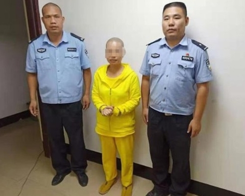 两尼姑争执报警 一人被揭为通缉犯