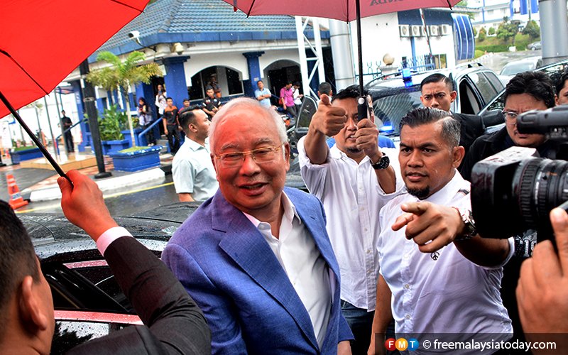 Najib leaves Bukit Aman after 1 hour
