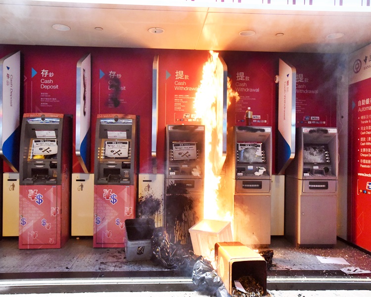 周末料全港15%柜员机未能提供服务
