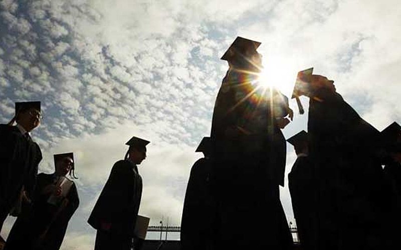 Women grads put salary, bonuses first, career path second, survey shows