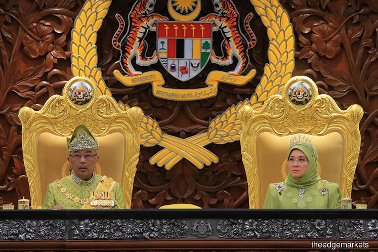 King interviews MPs to get feedback on political situation