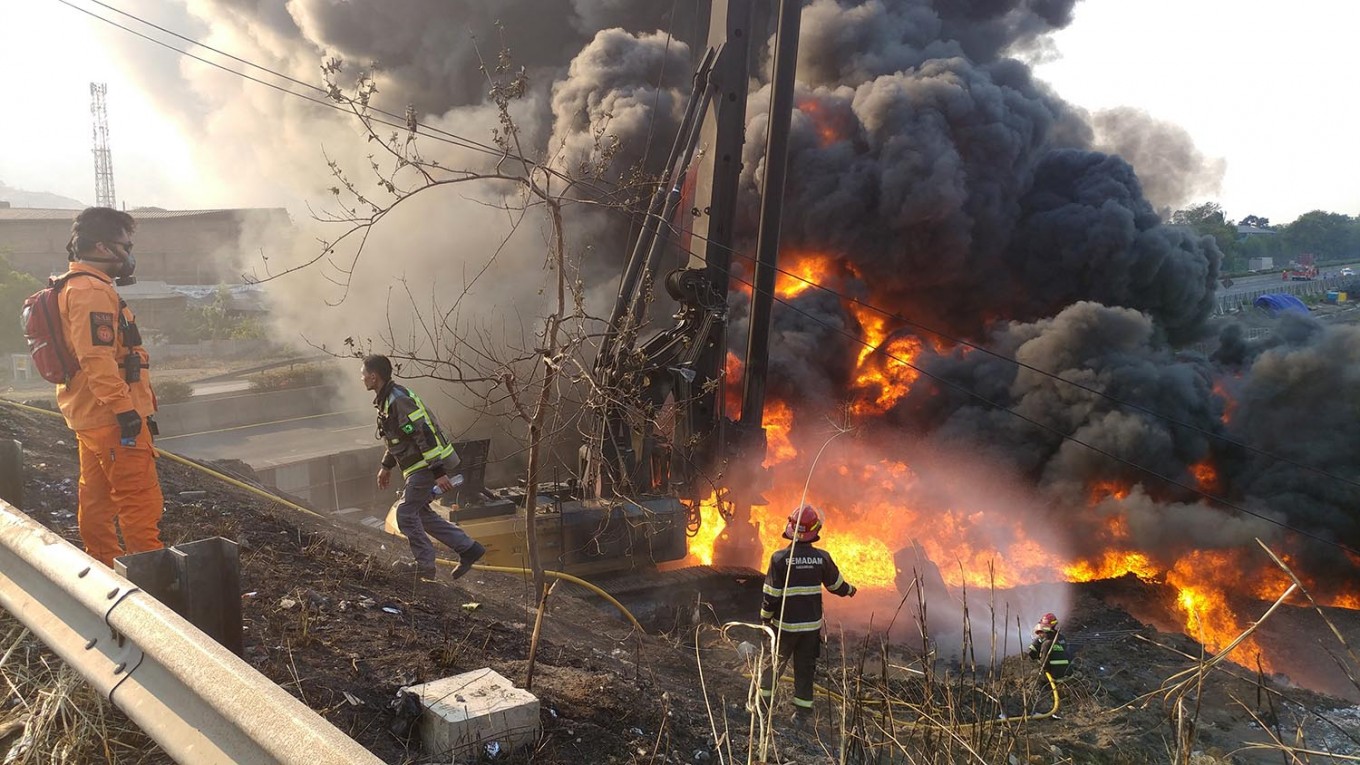 Pertamina oil pipeline explosion kills rail worker