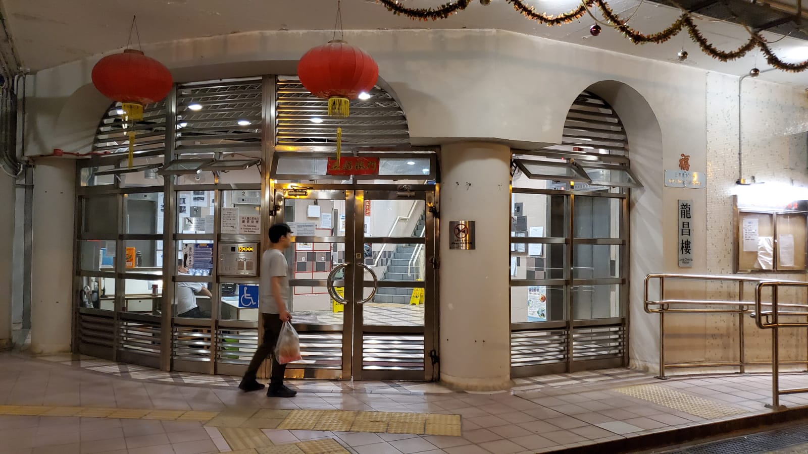 年老夫妇黄大仙下邨住所上吊送院不治