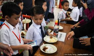 Students, teachers suffered food poisoning after breakfast at school