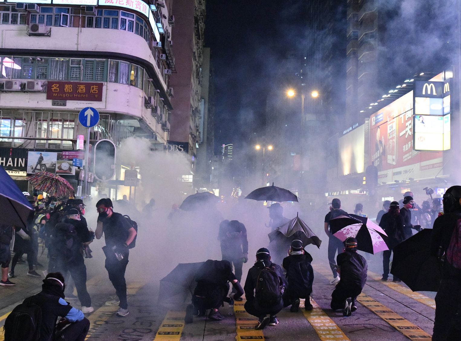 【修例风波】「泵车」于大型驱散行动只在警车后排 消防处：不存在开路说法