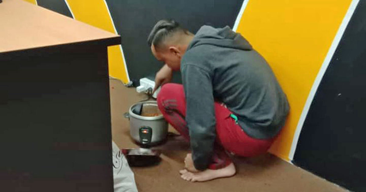 Young M’sian man cooks rice in office at night to save whole week’s S$325 salary for widowed mom