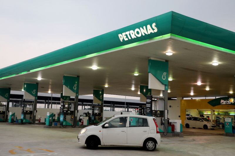 RON97 pump price nine sen cheaper from midnight tonight to Nov 1