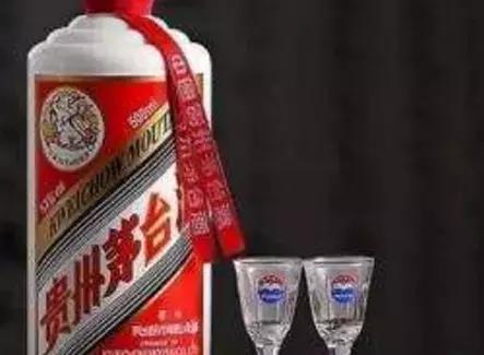 茅台酒瓶上的“红飘带”，有什么秘密？知道的可以称得上老酒鬼了