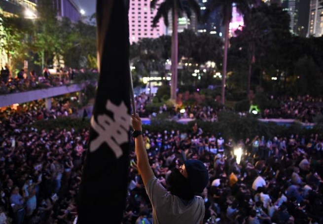 香港昨再爆发示威 上千人参加集会