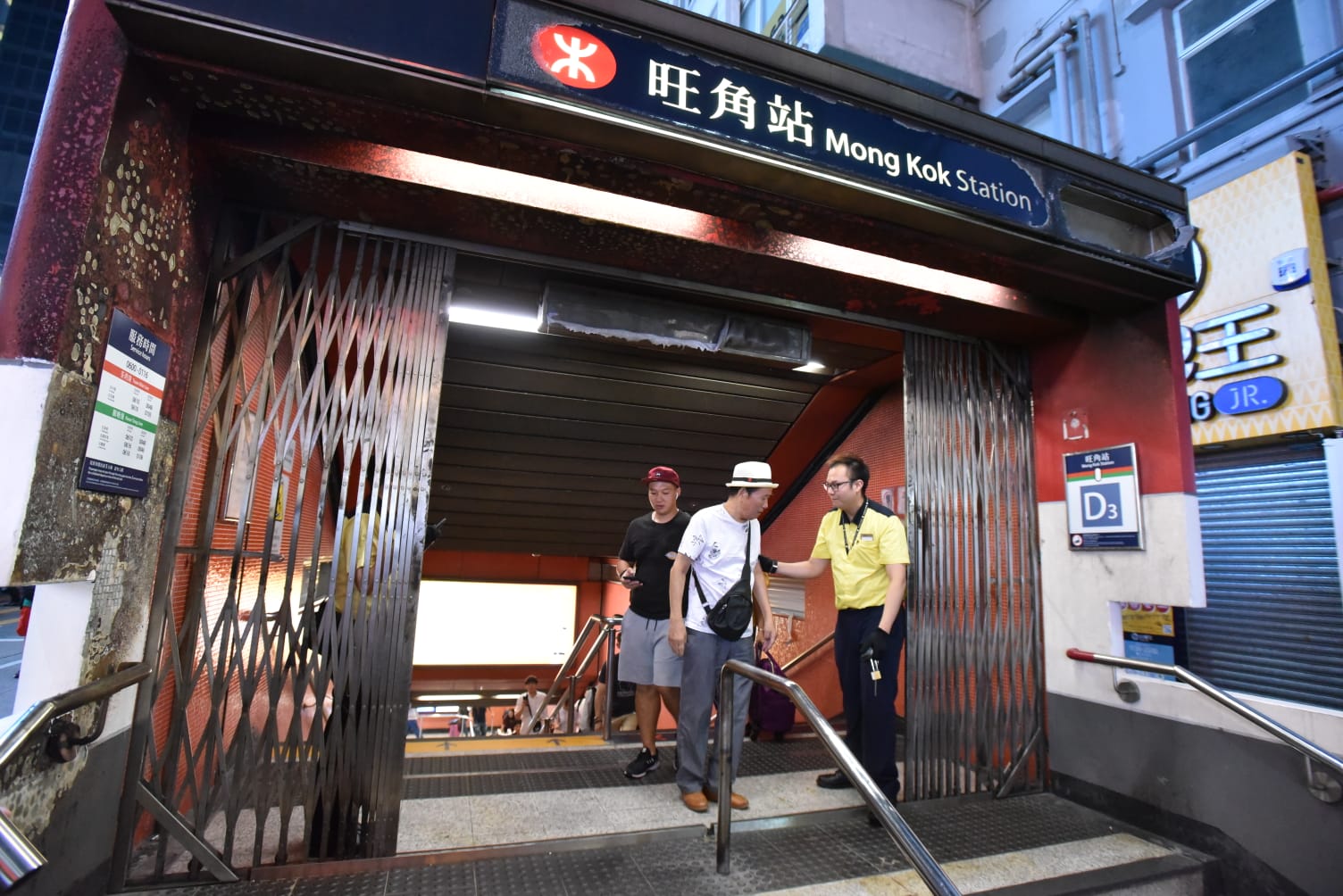 港铁除机铁外周一晚11时停驶 需检查及评估车站损毁程度
