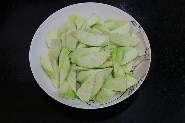 女性多喝这碗汤, 防止皮肤老化, 使皮肤洁白, 细嫩!