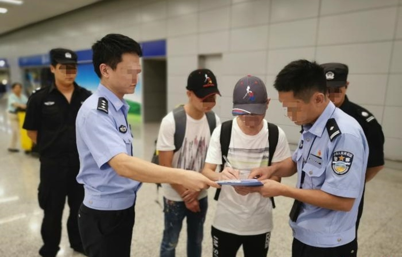 海外生活艰难语言不通 2名诈骗犯逃菲后回国自首
