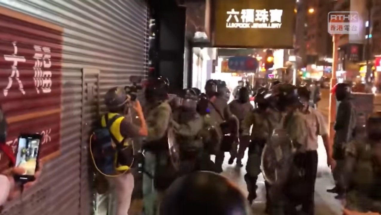 新闻行政人员协会谴责不必要武力 要求彻查港台摄影师被扯面罩