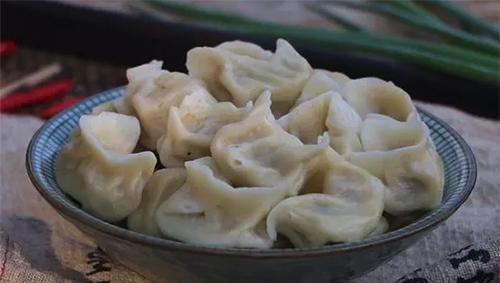 白菜饺子好吃有窍门，调馅时多加这一步，好吃不出水，鲜香入味