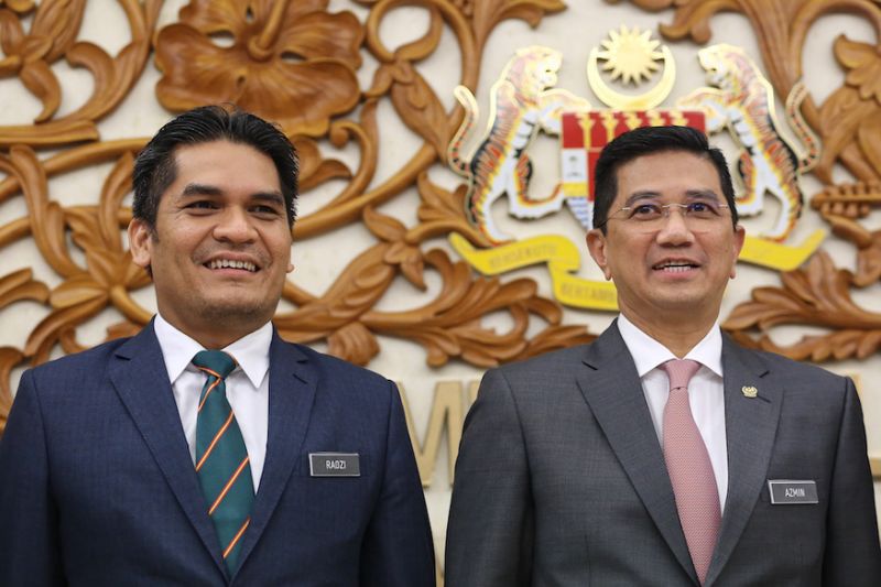 Azmin: Dr M doesn’t have iron grip over GLCs, he delegates power to ministers