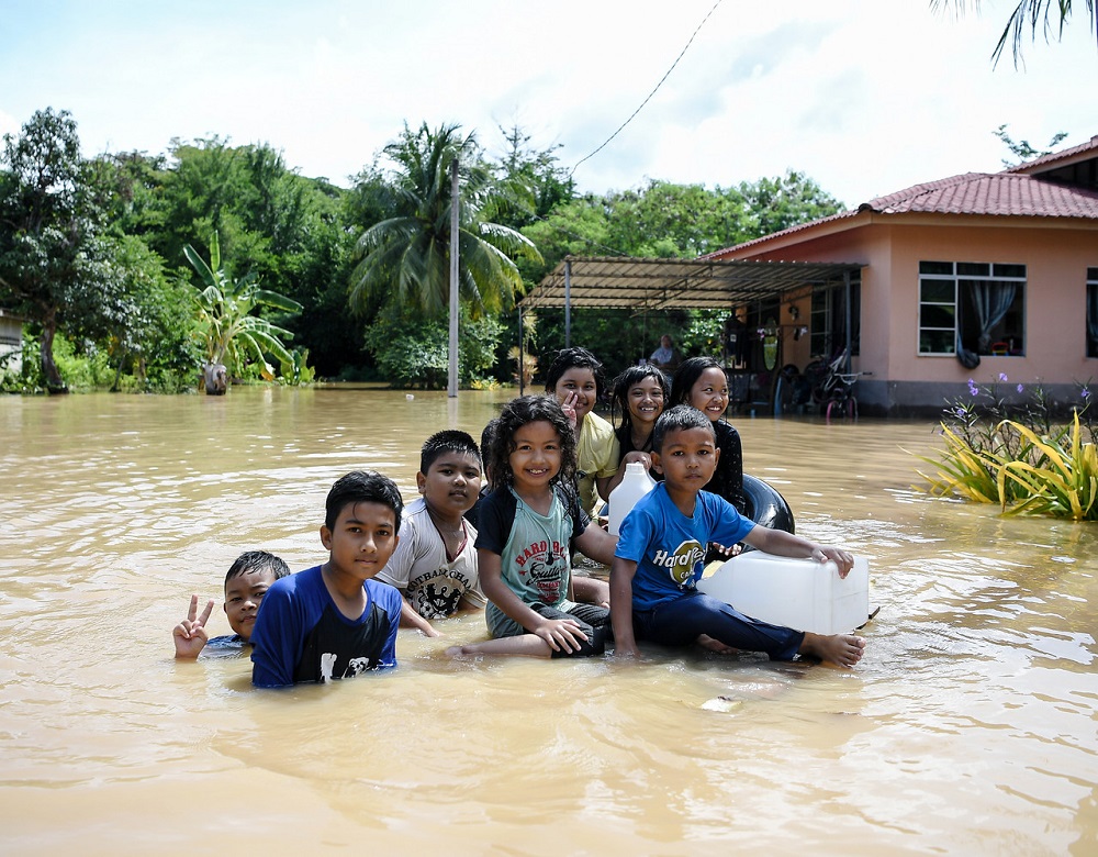 More than 2,000 flood victims in six states relocated