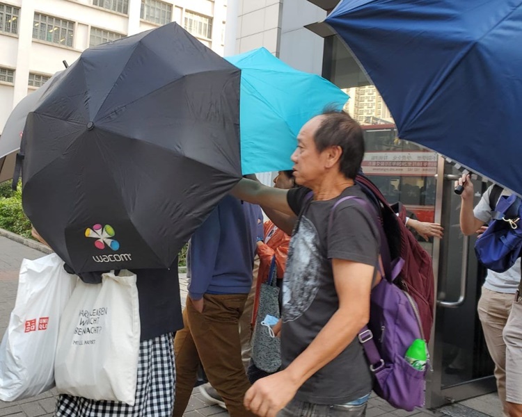 被控非法集结打斗等4罪 18岁运动健将申离港参赛被拒