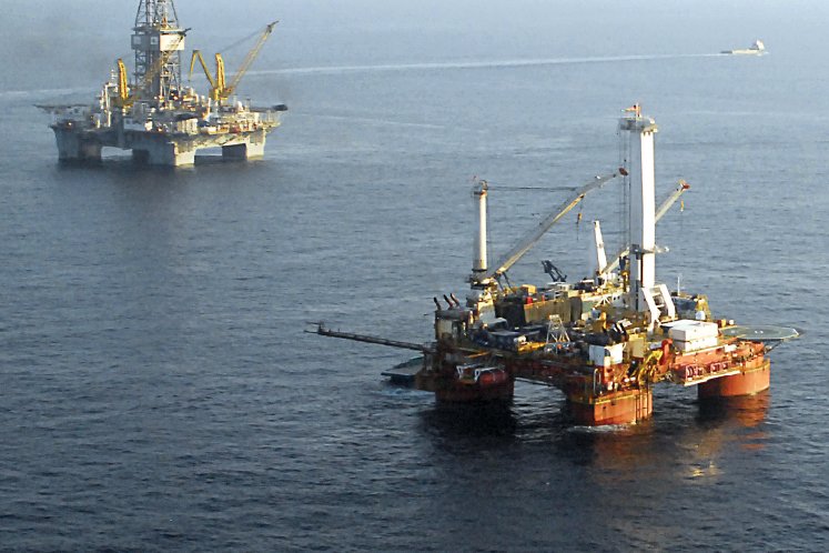 Oil royalty payment to Kelantan and Pahang to start after maritime boundaries established — Azmin