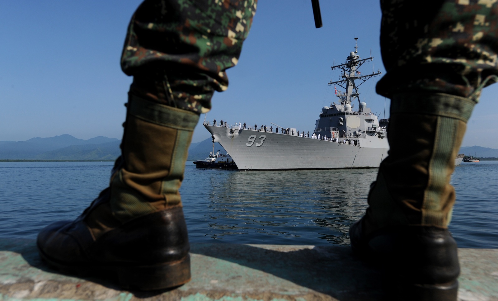 New Philippine navy chief keeps US ties afloat