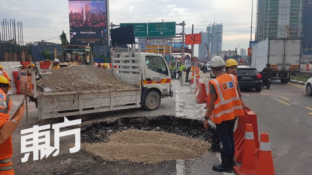 隆市精明隧道路坍塌　引发交通大阻塞