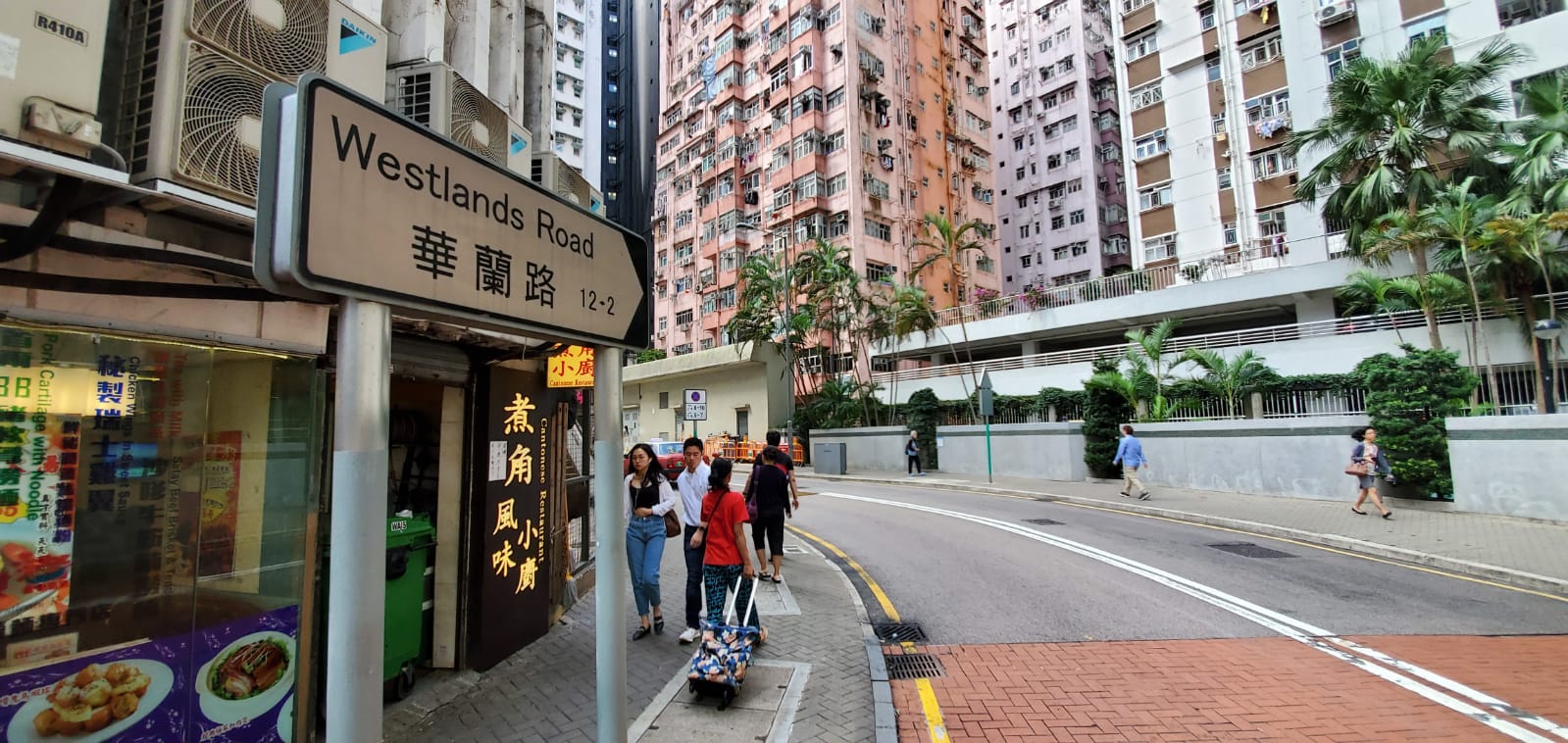 中年汉鲗鱼涌捱货车撞 送院救治