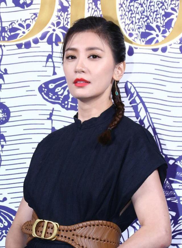 贾静雯喜提四胎？万圣节造型孕味十足，也可能是空穴来风