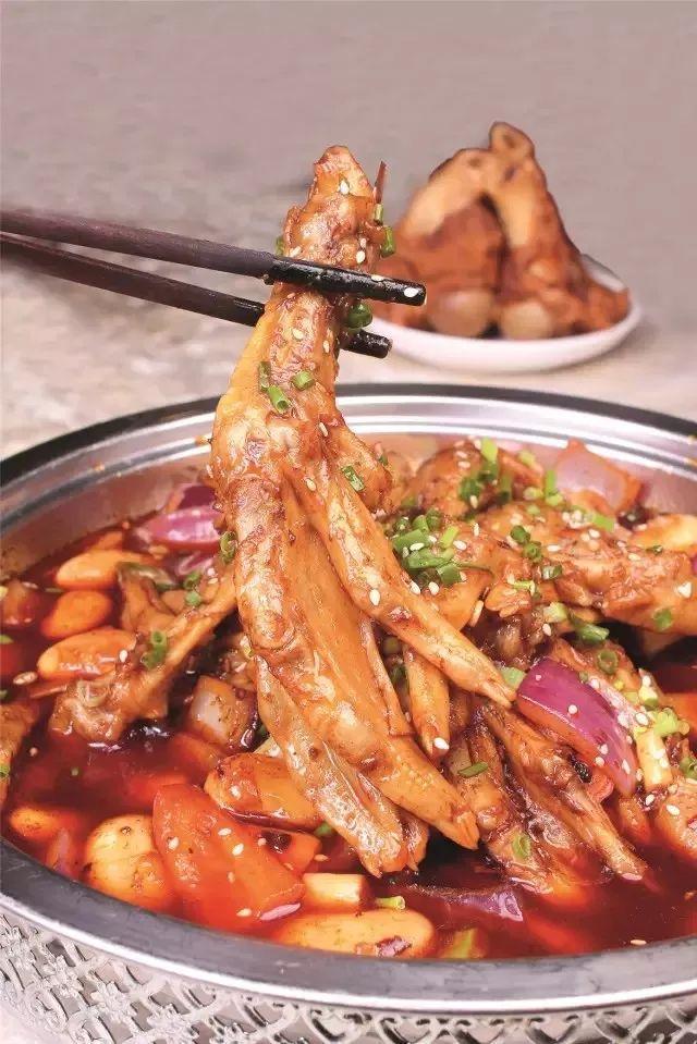 川相厨师的创新菜，到店里就餐的多数食客都是冲着这道招牌菜来的
